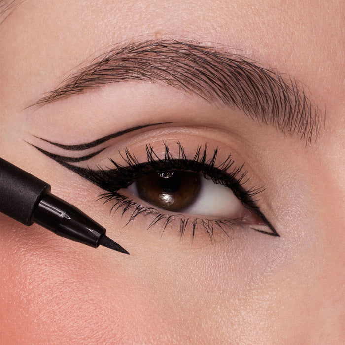 Delineador De Ojos Astra 12H Pen Eyeliner Nro. 01 Black X 1.10Ml